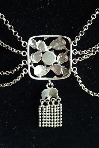 Necklace with Pendant Garnet Art Nouveau